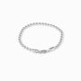 Pulsera de balines esféricos y lisos de 3 mm de diámetro elaborada en plata ley 925 de 19 cm de largo sobre fondo blanco.
