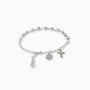 Pulsera de balines con acabado martillado facetado elaborada en plata ley 925 de longitud ajustable sobre fondo blanco.
