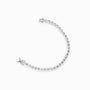 Pulsera estilo tennis elaborada en plata ley 925 con circones de colores y cierre de seguridad de caja sobre fondo blanco.