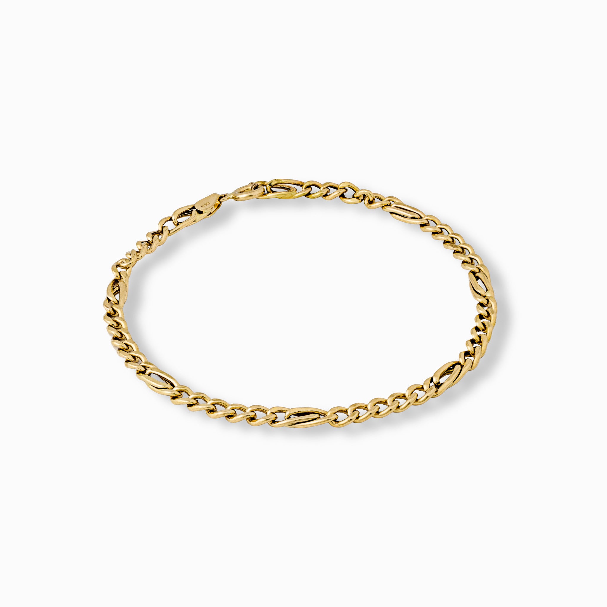 Pulsera de oro amarillo de 18 quilates con tejido tipo escalera de 4 mm de ancho y 20 cm de largo sobre fondo blanco.
