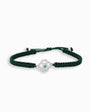 Pulsera tejida verde con dije de trébol en Plata Ley 925 y esmeralda central de Joyería Esterlina.