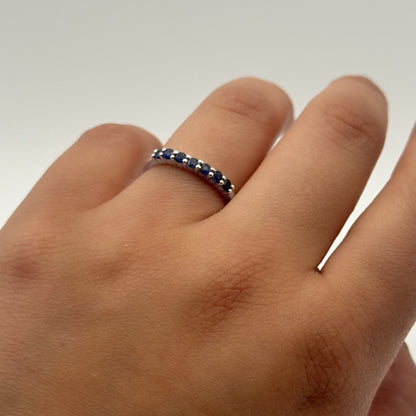 Anillo Cintillo con Zafiro