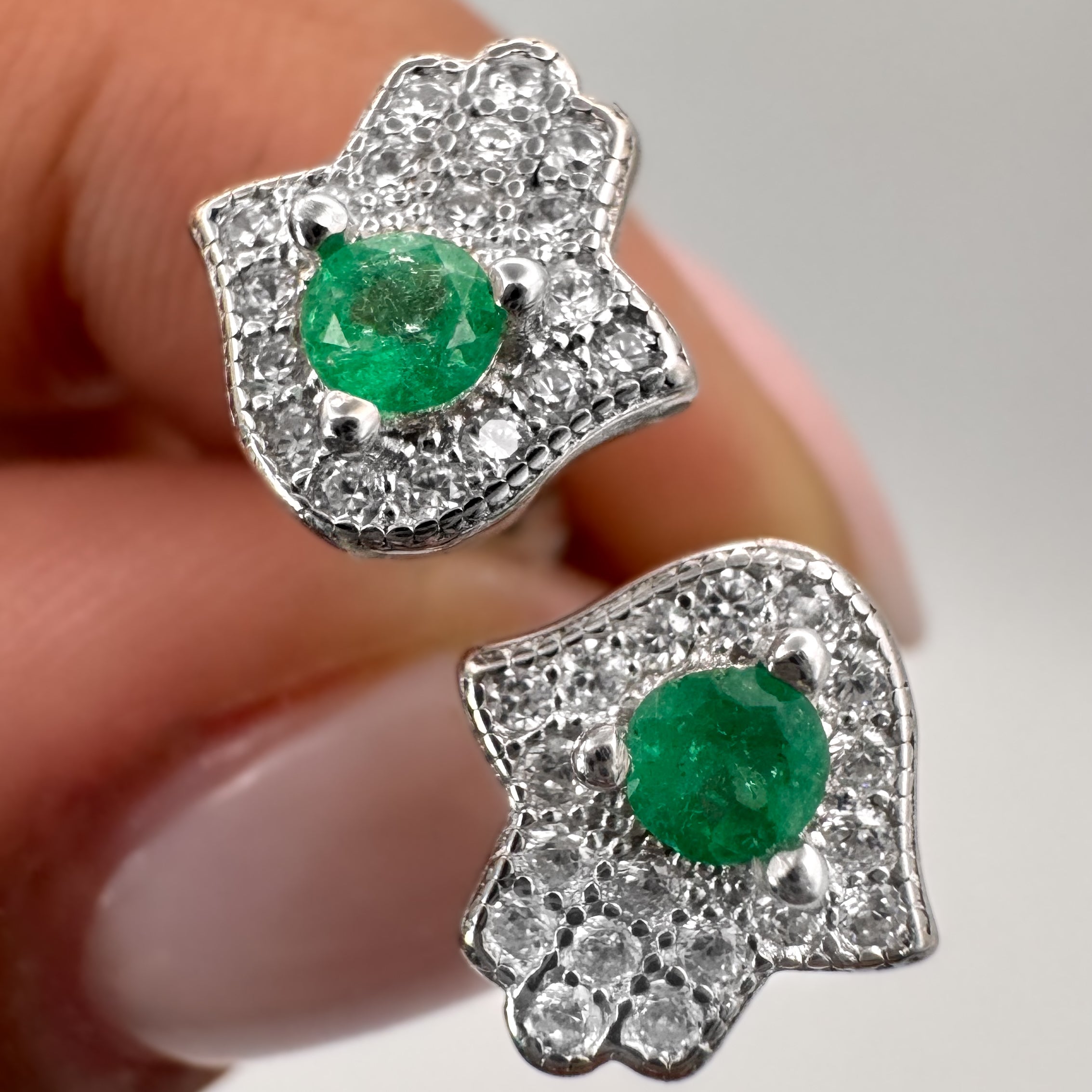Topos Mano de Hamsa con Esmeralda