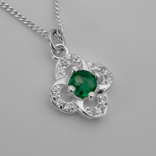 Collar Flor con Esmeralda