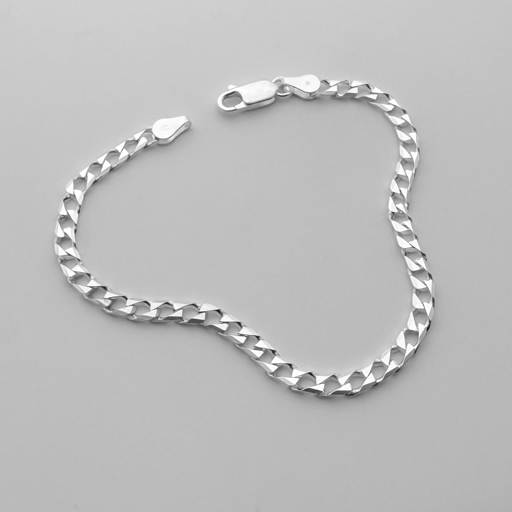 Pulsera plata martillada delgada