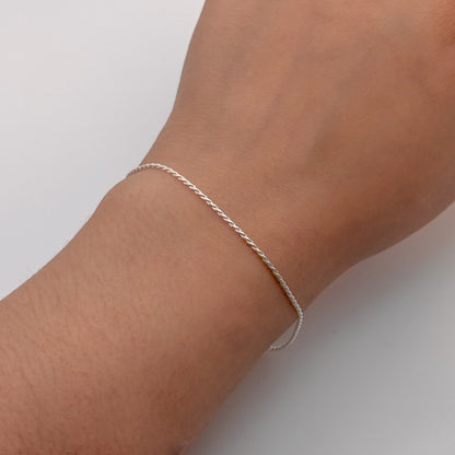 Pulsera lazo delgada