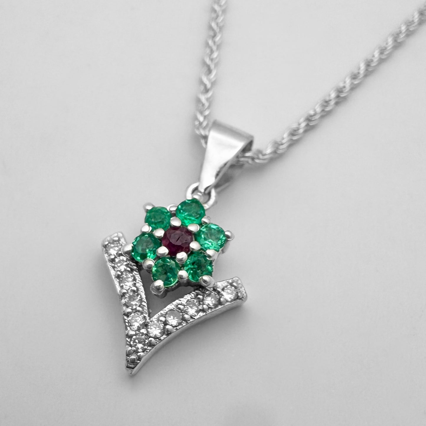 Collar Flor Esmeralda y Rubí