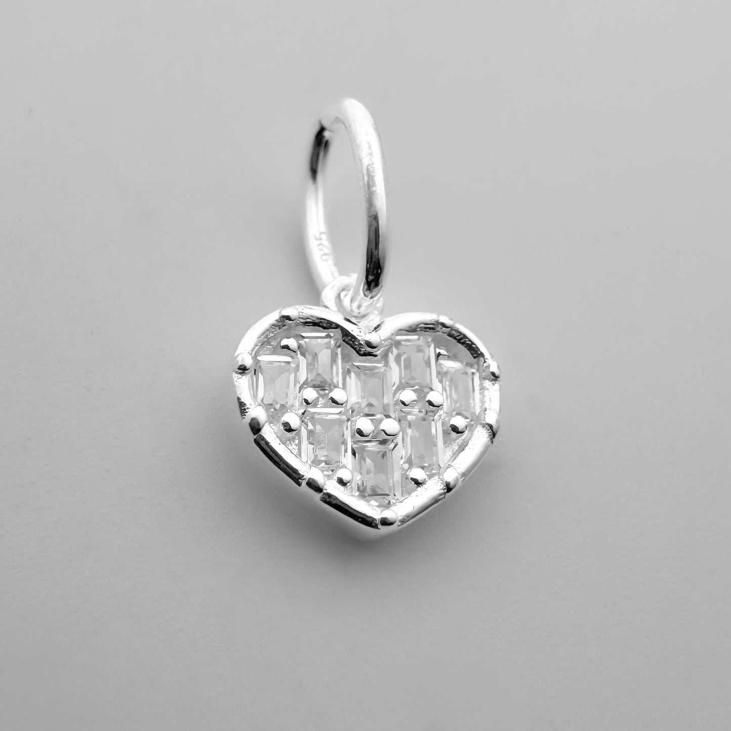 Dije mini corazón blanco