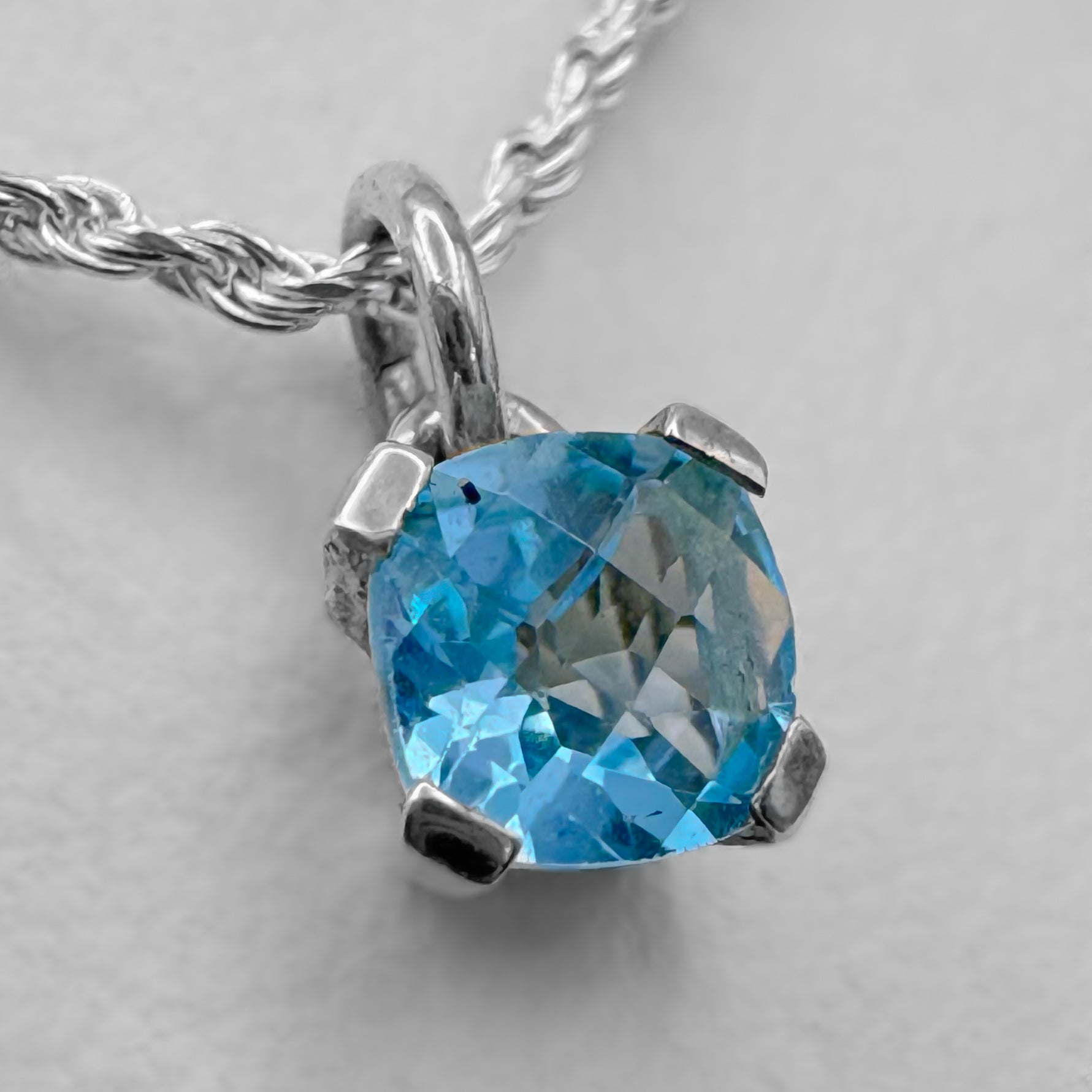 Collar con Topacio Baby