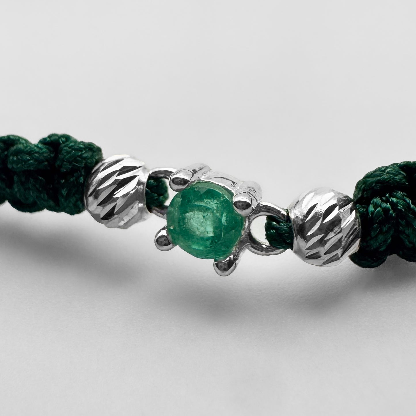 Pulsera Tejida con Esmeralda