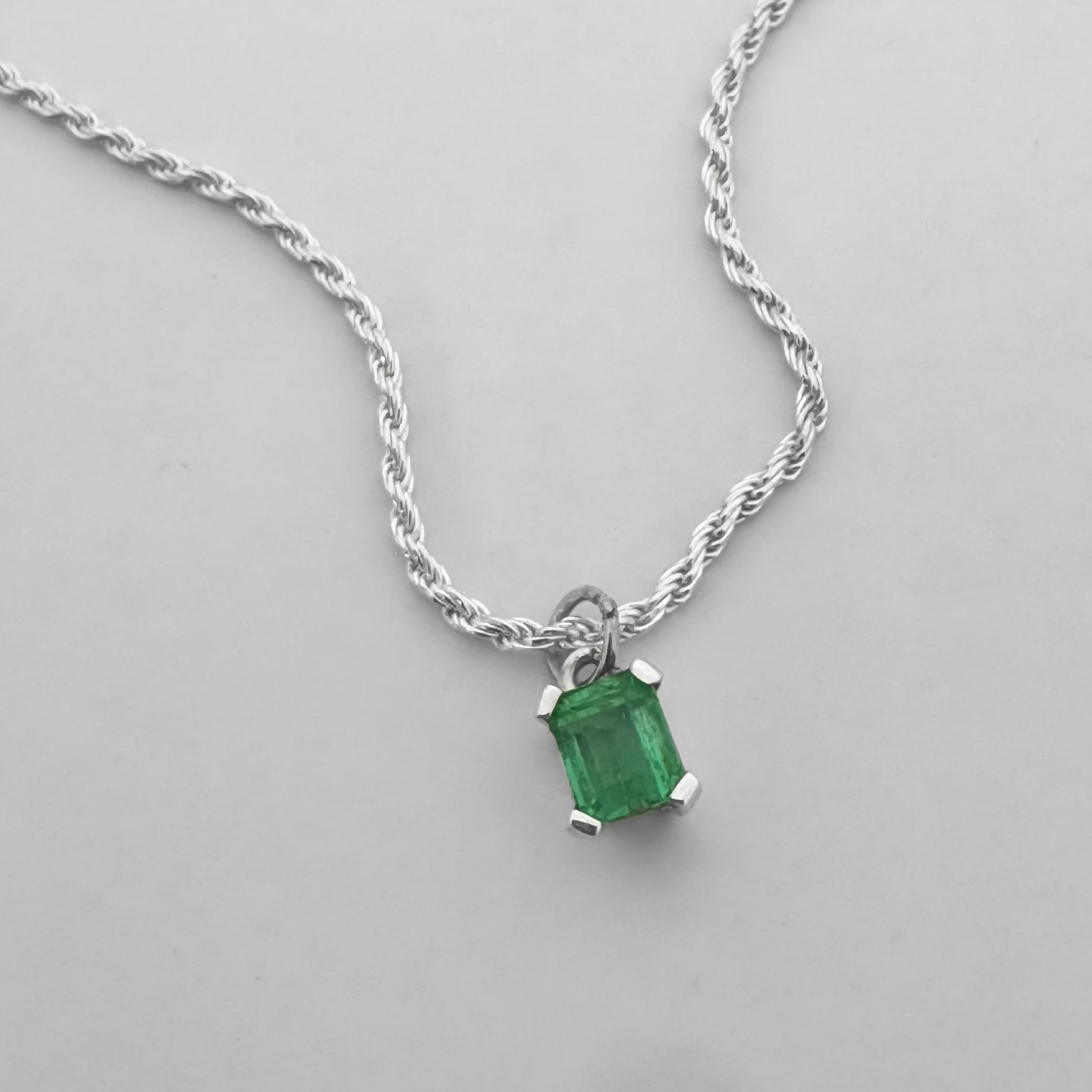 Collar Esmeralda unisex