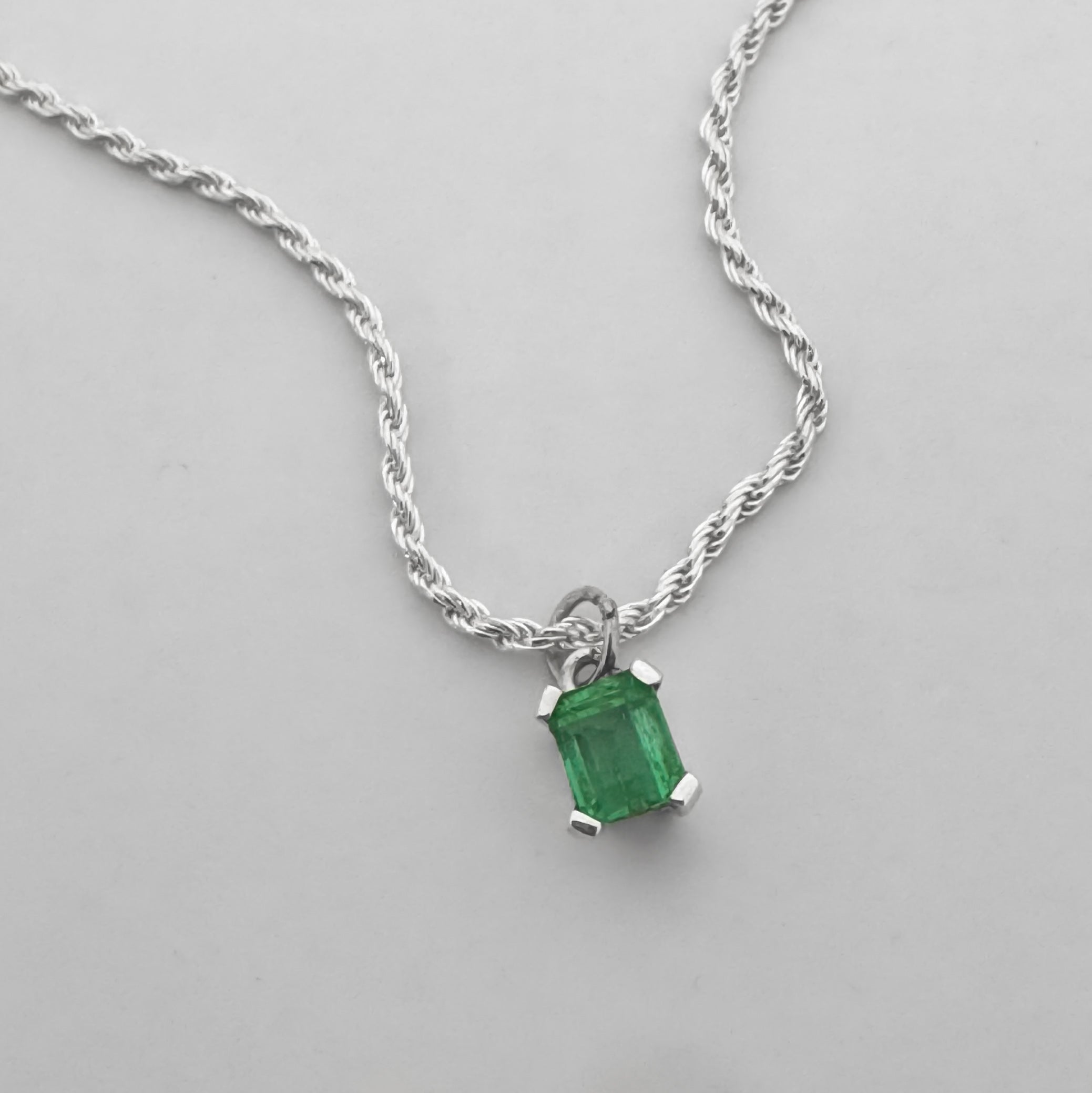 Collar Esmeralda unisex