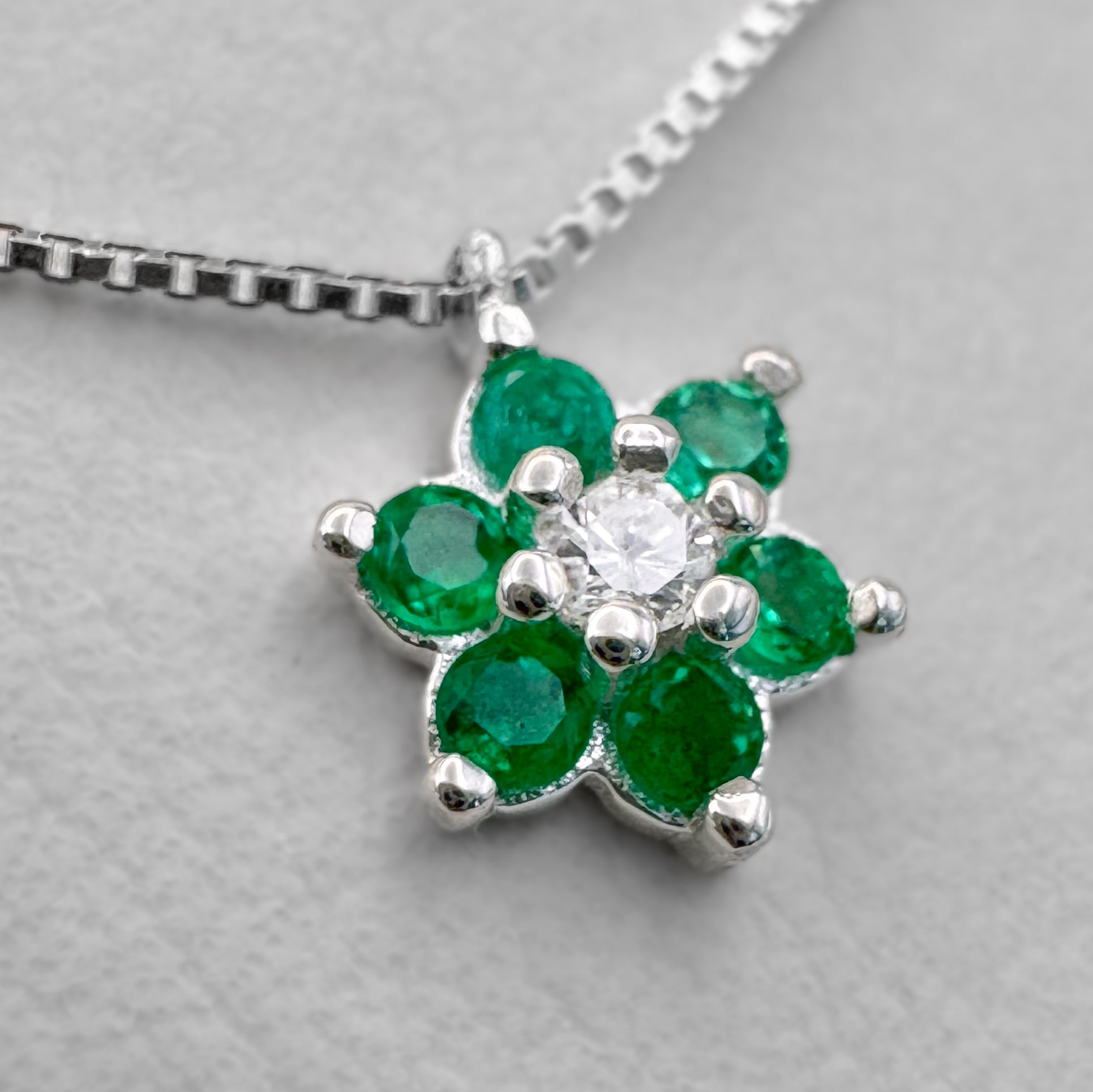 Small Flower Esmeralda y Diamante box