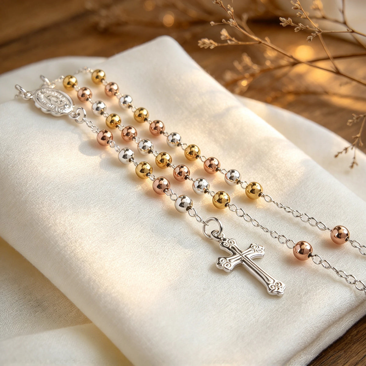 Rosario Trinita en plata ley 925 con balines de 3.9 mm en baño de oro amarillo y rosa.