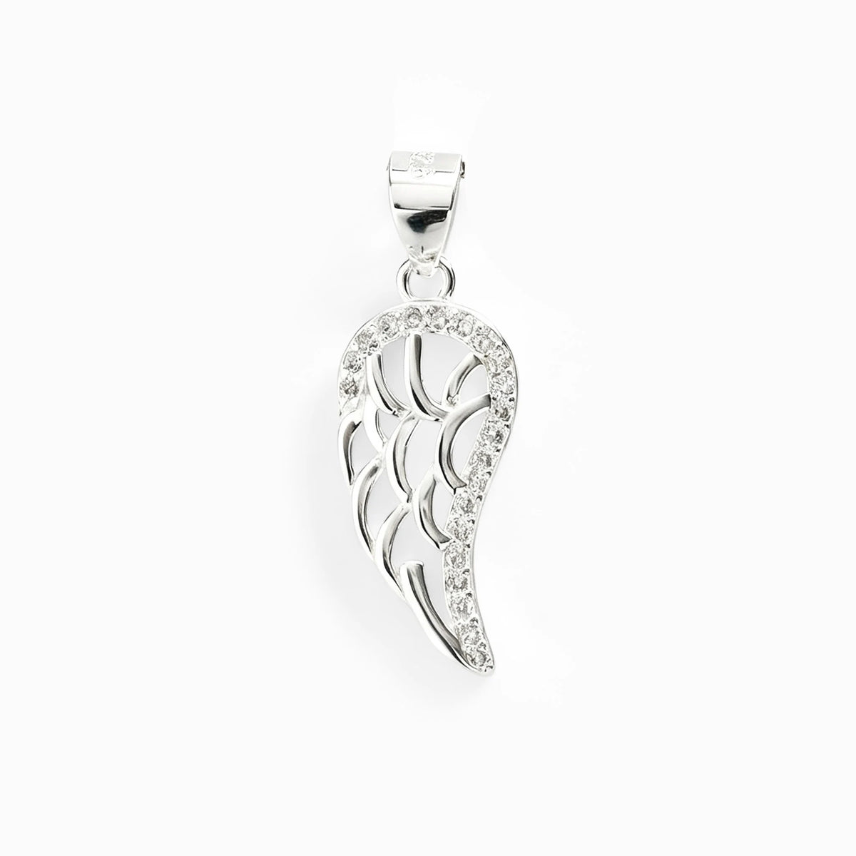 Juego de aretes colgantes y dije en forma de ala celestial calada en plata ley 925 con circones.