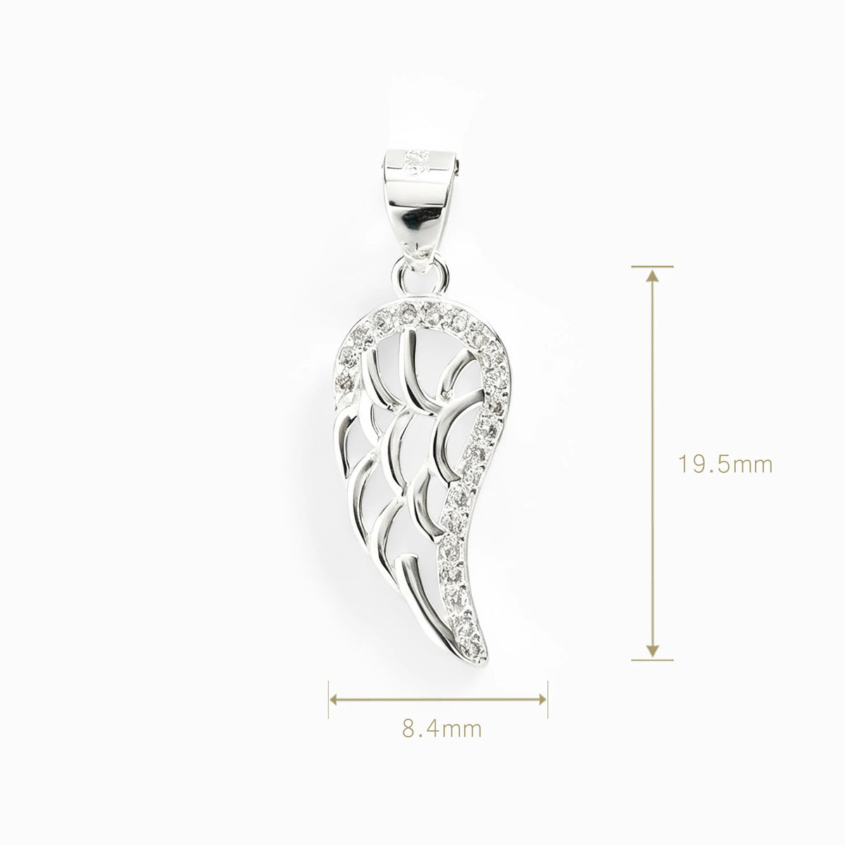 Juego de aretes colgantes y dije en forma de ala celestial calada en plata ley 925 con circones.