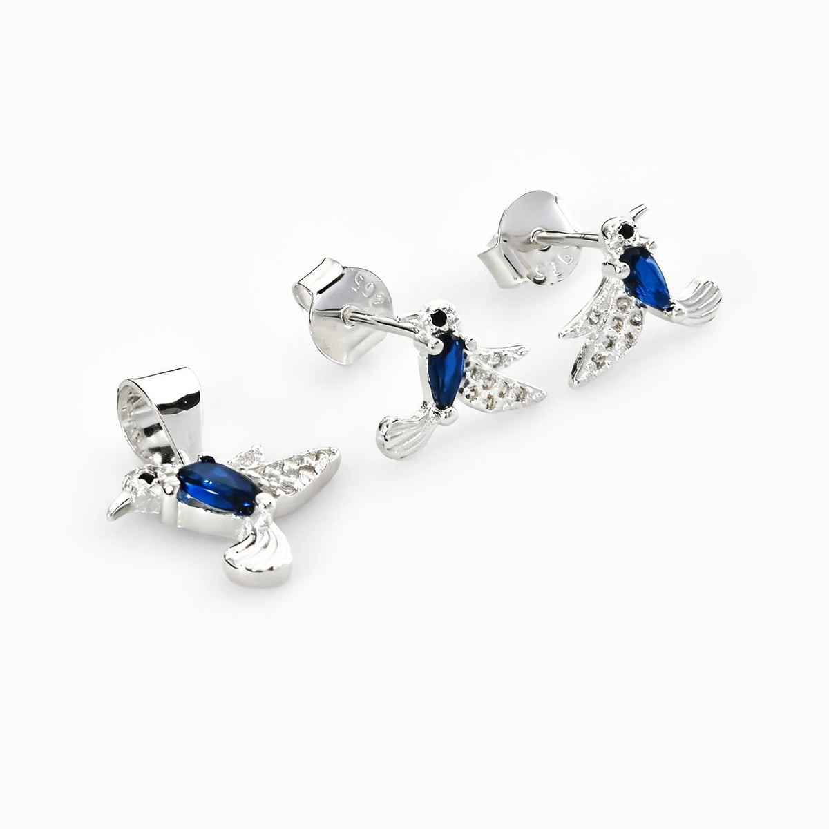 Set de topos y dije con diseño de colibrí azul en plata ley 925 y circones