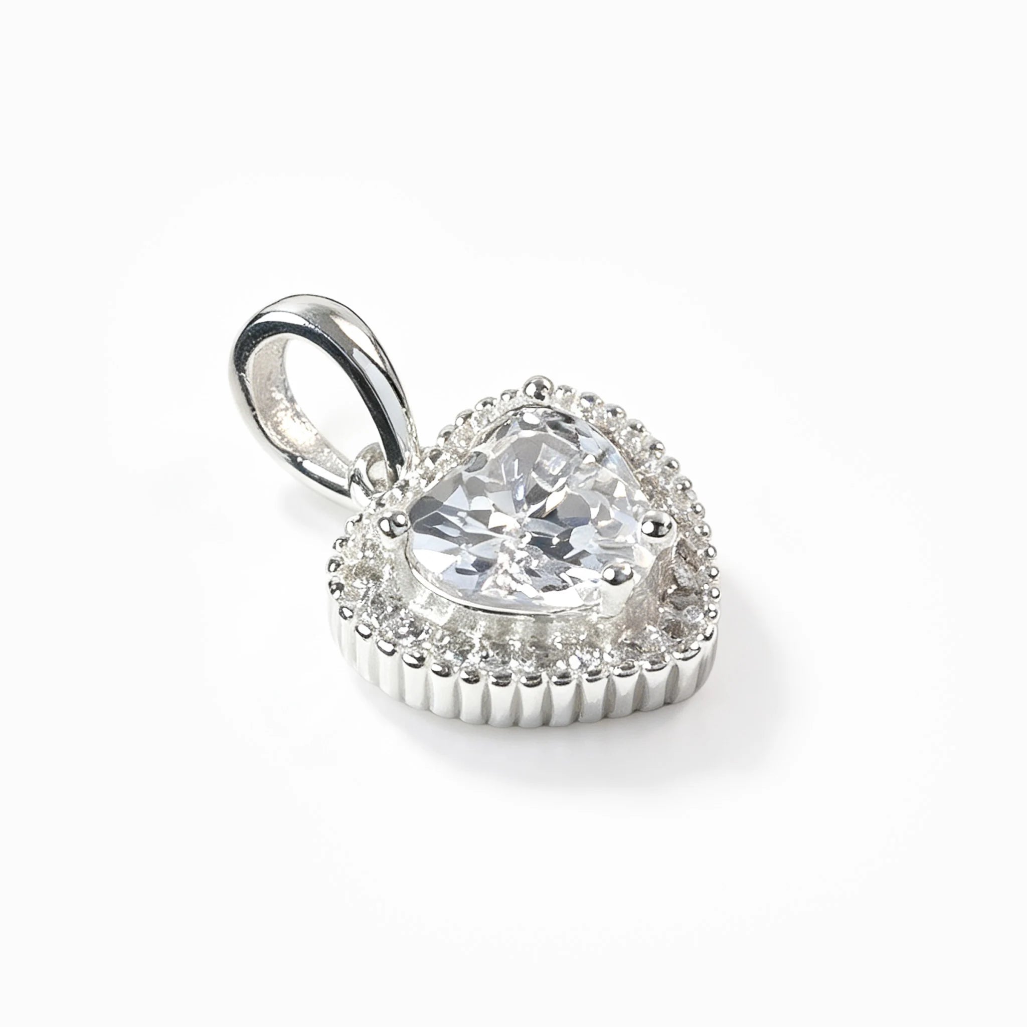 Set de topos y dije corazón con circones blancos en plata ley 925 para mujer