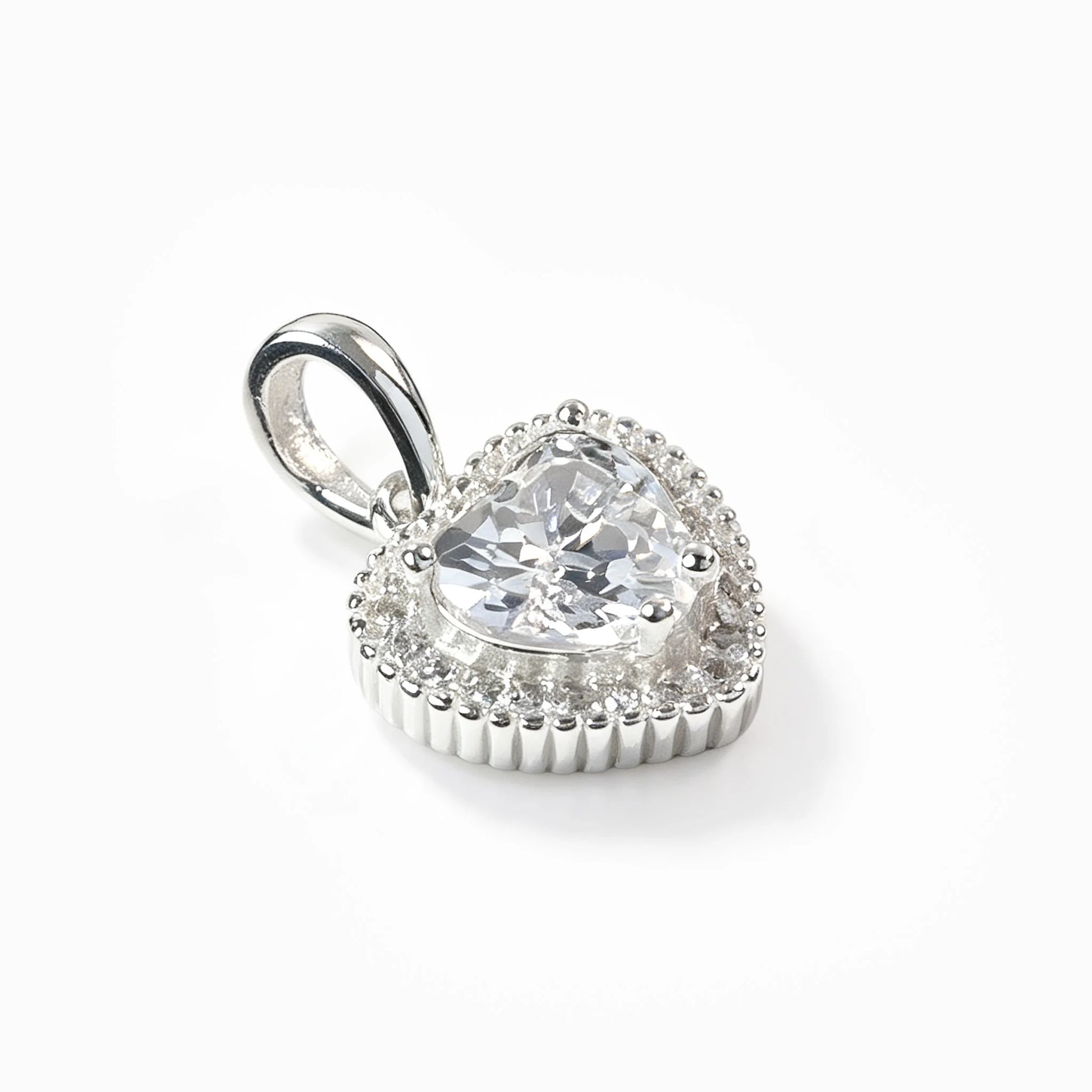 Set de topos y dije corazón con circones blancos en plata ley 925 para mujer