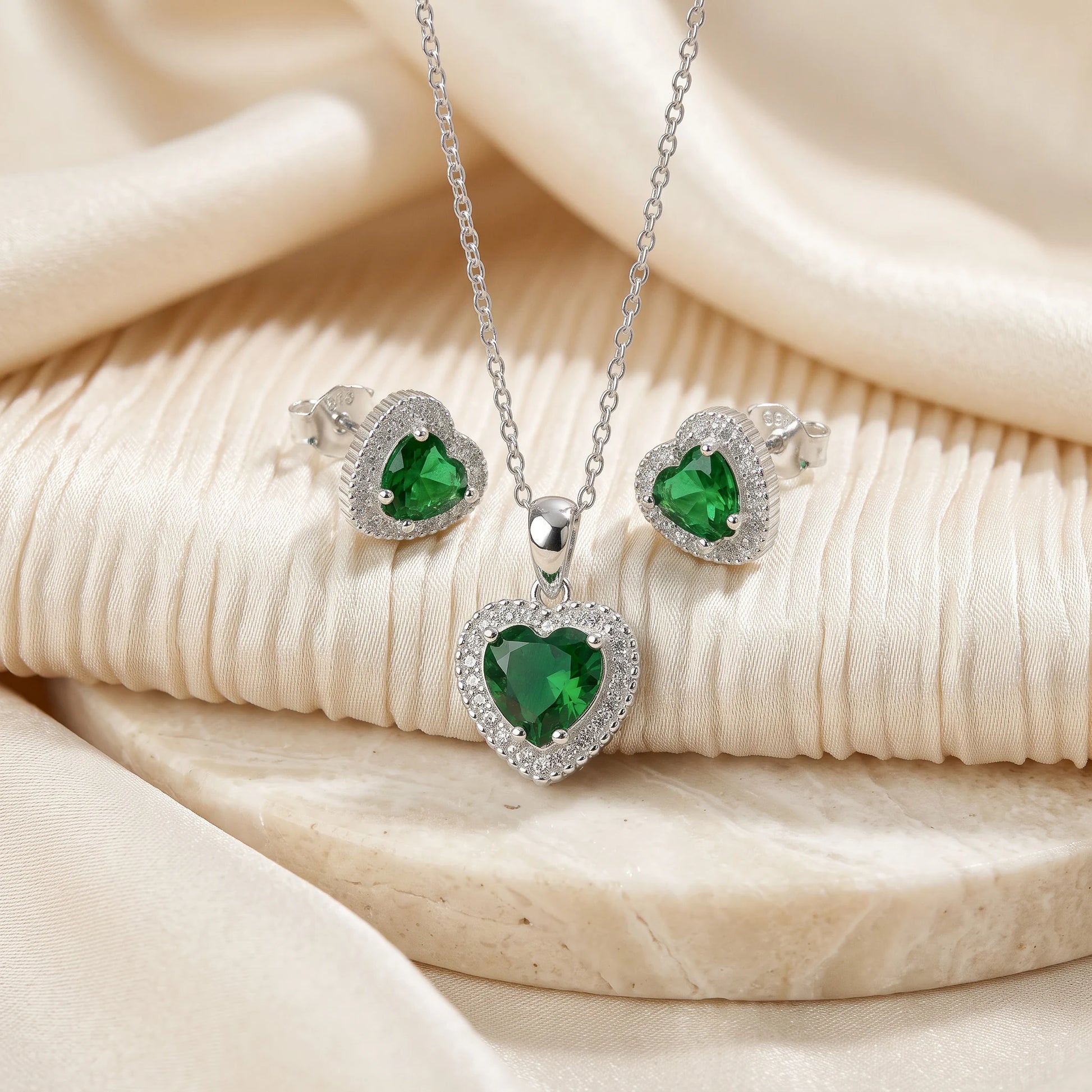 Set de topos y dije corazón con circones verdes en plata ley 925 para mujer