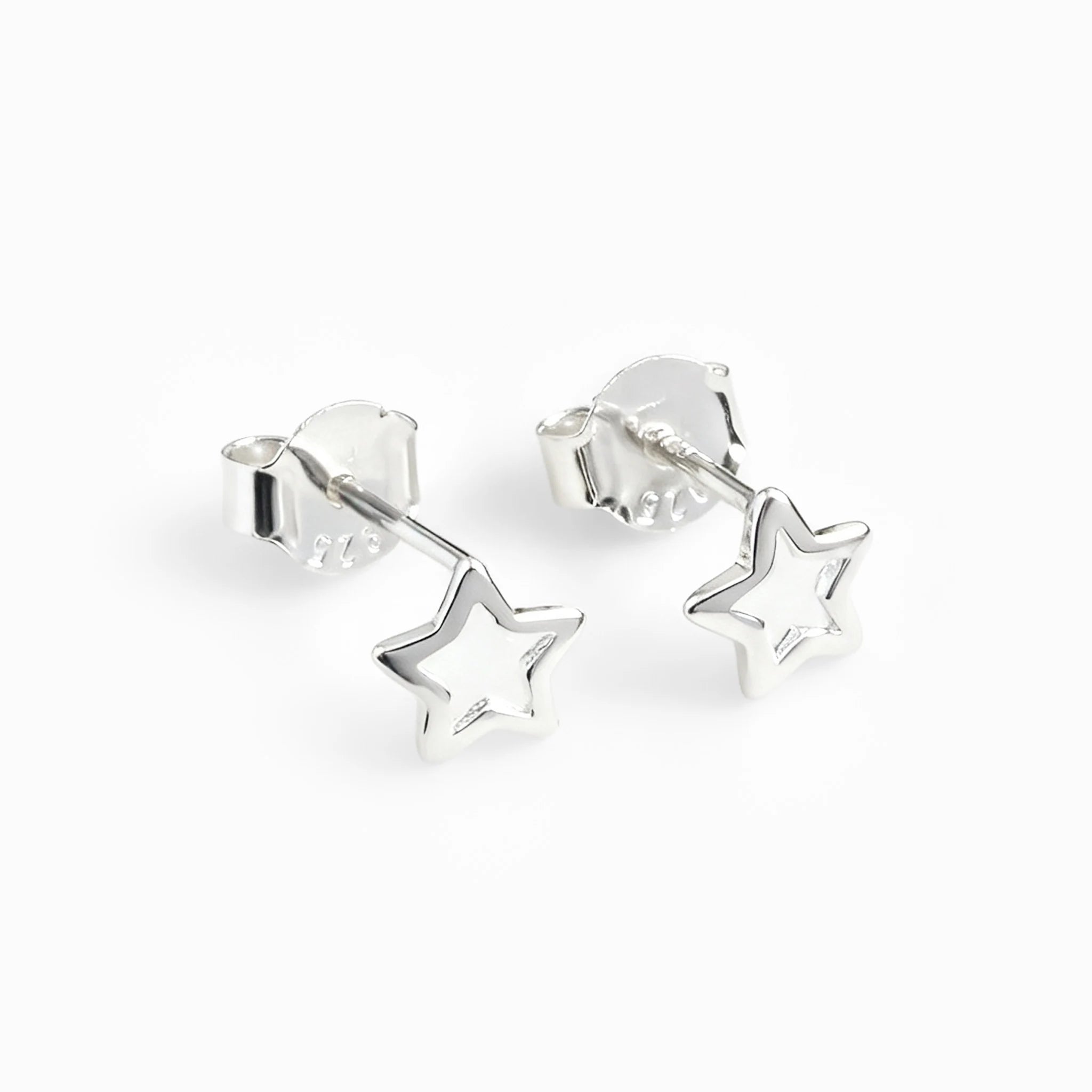 Set de topos y cadena con estrellas enlazadas en plata ley 925 engastadas con circones.