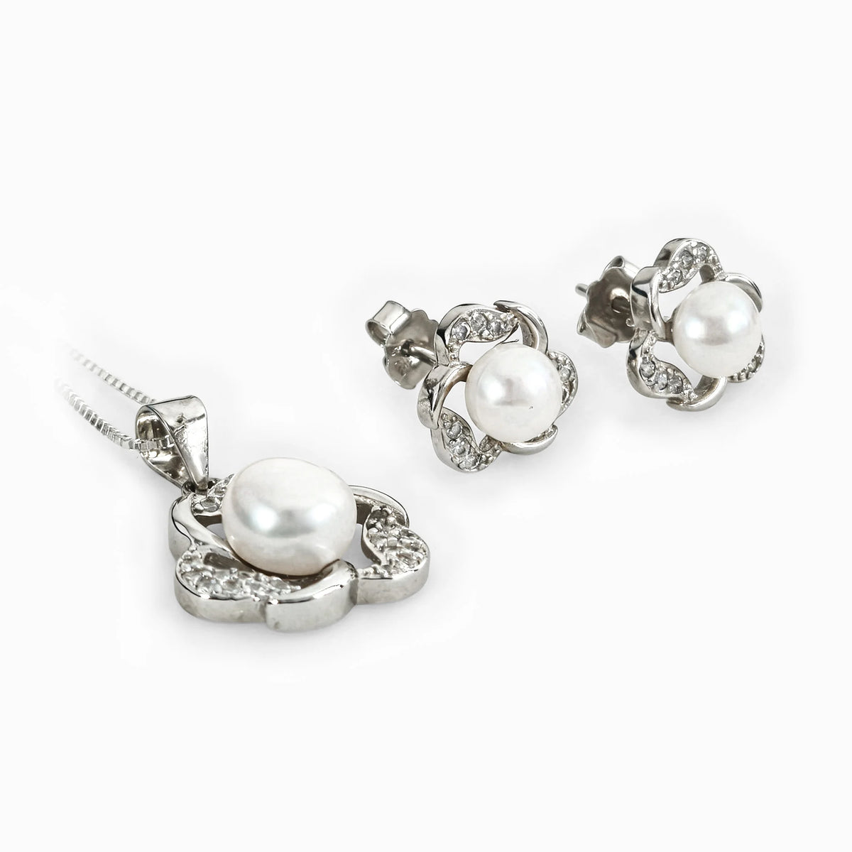 Set de topos y dije de perla y flor en plata ley 925 con cadena de 50 cm