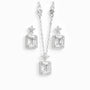 Set de aretes colgantes y dije rectangular en plata ley 925 con circones blancos brillantes.