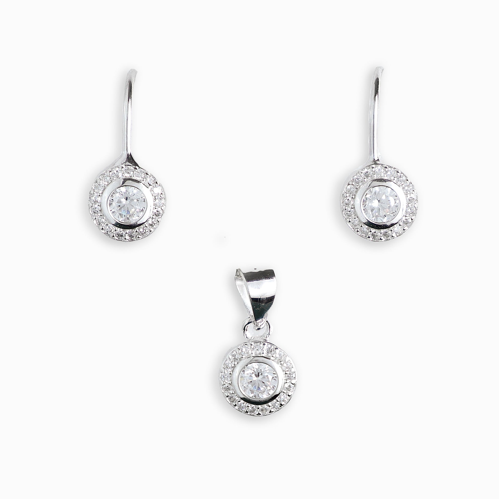 Set de aretes y dije con diseño roseta en plata ley 925 y circon blanco.
