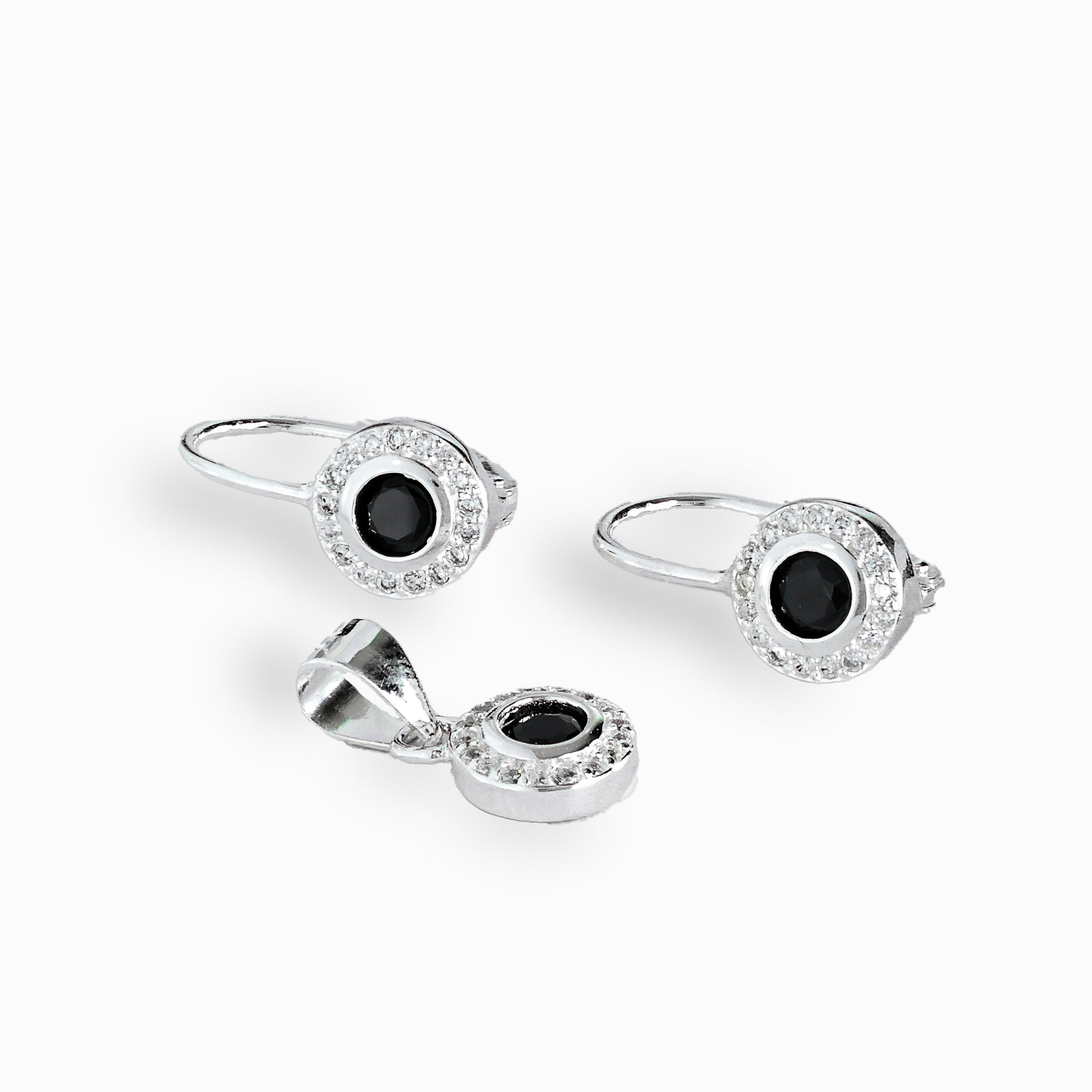 Set de joyas diseño roseta en plata ley 925 con circon negro.
