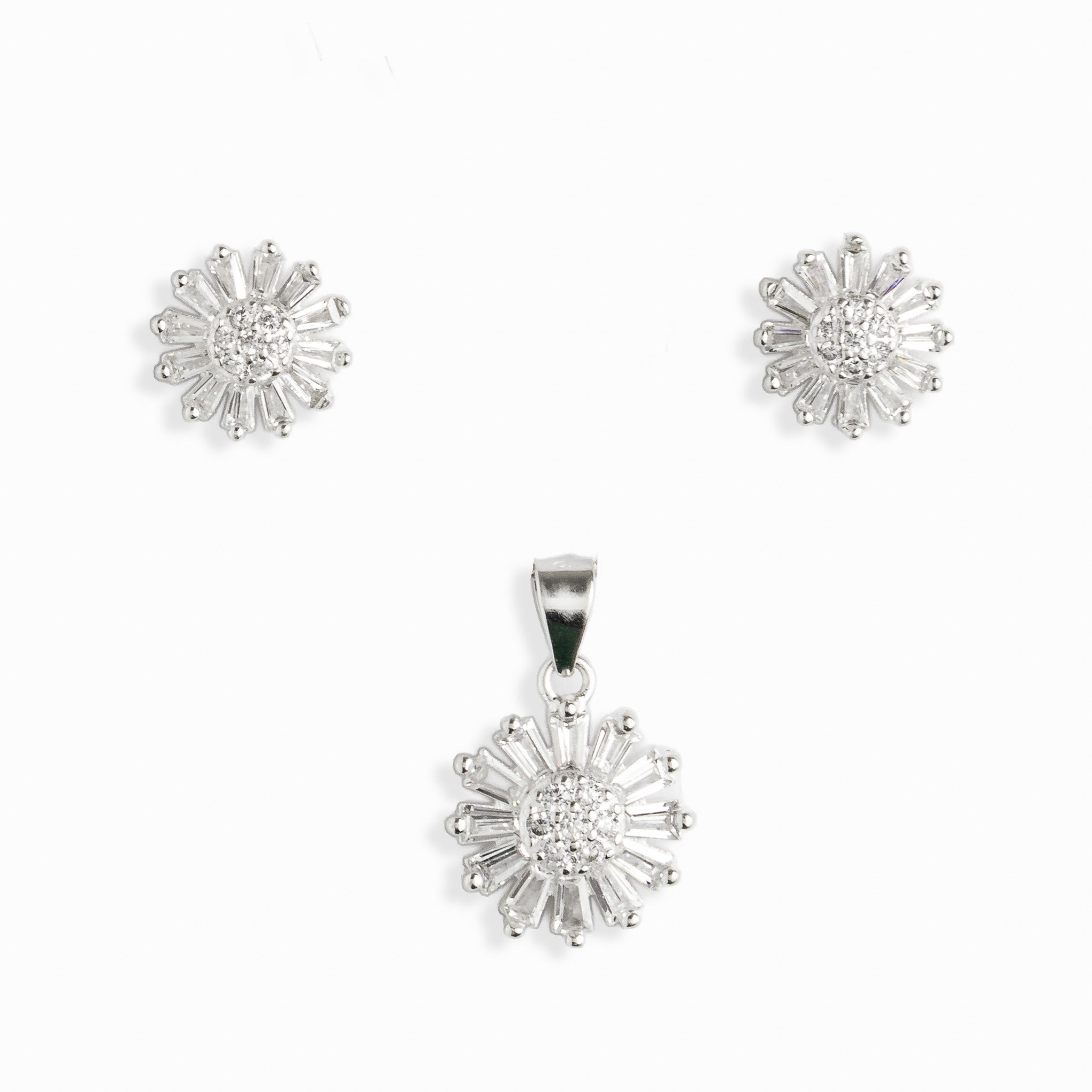 Set de aretes y dije con diseño de sol en plata ley 925 y circones blancos.