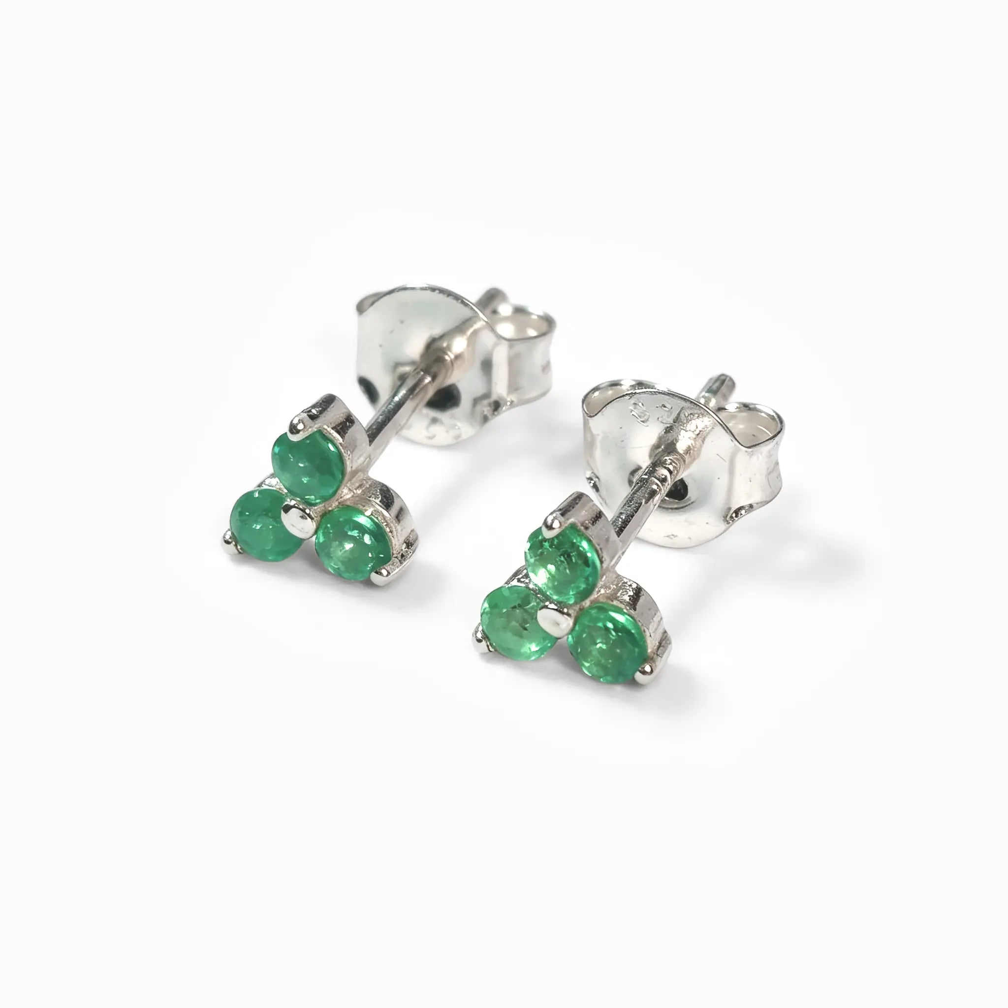 Set de topos y dije diseño trébol en plata ley 925 con esmeraldas para mujer