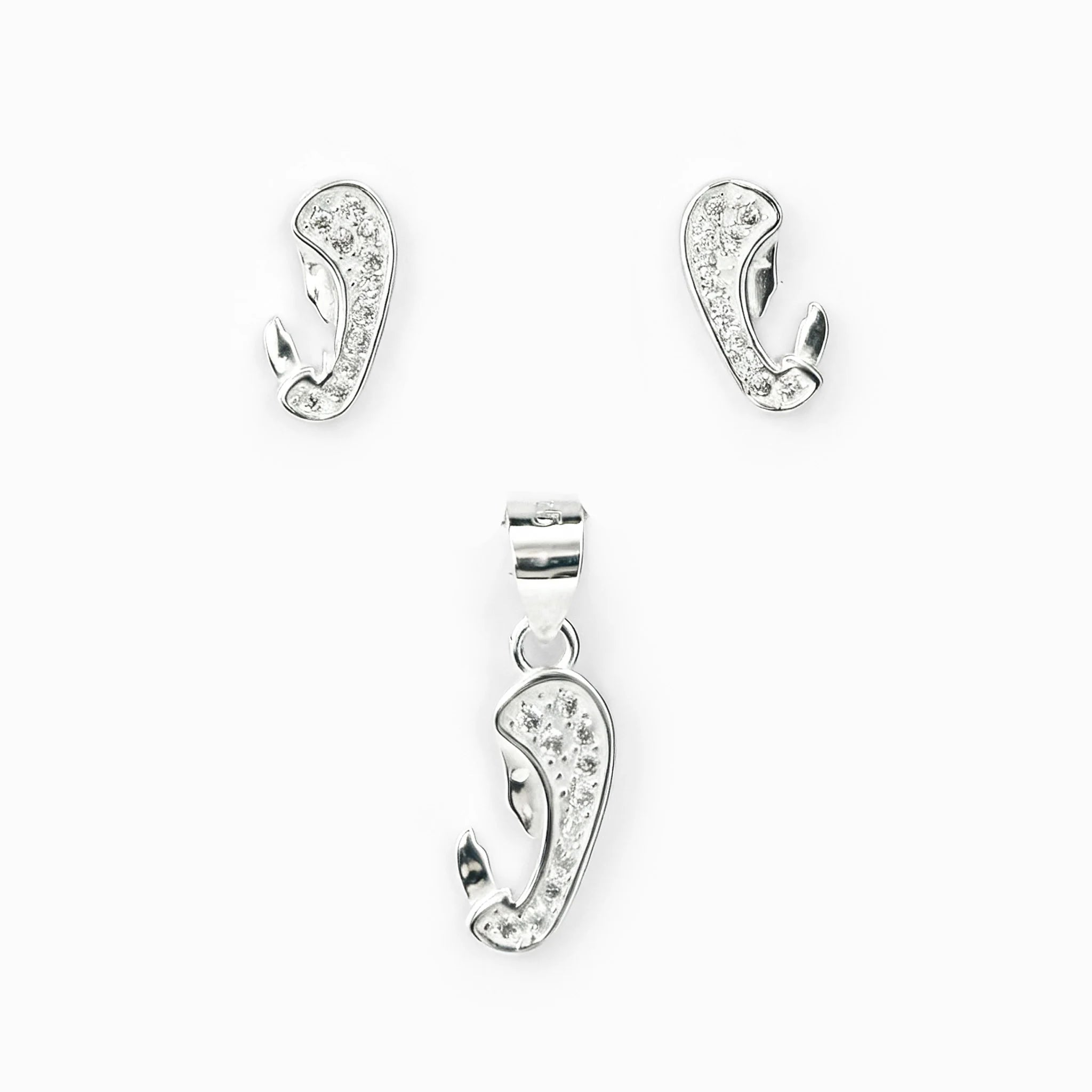 Set de topos y dije de la Virgen orando en plata ley 925 con circones blancos