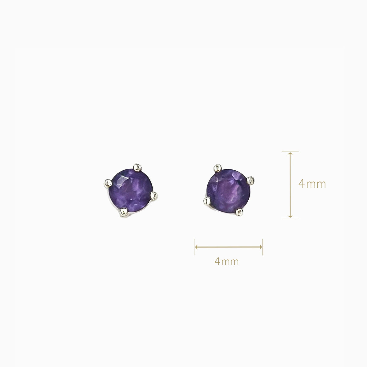 Topos de botón en plata ley 925 de 4 mm con amatista natural redonda