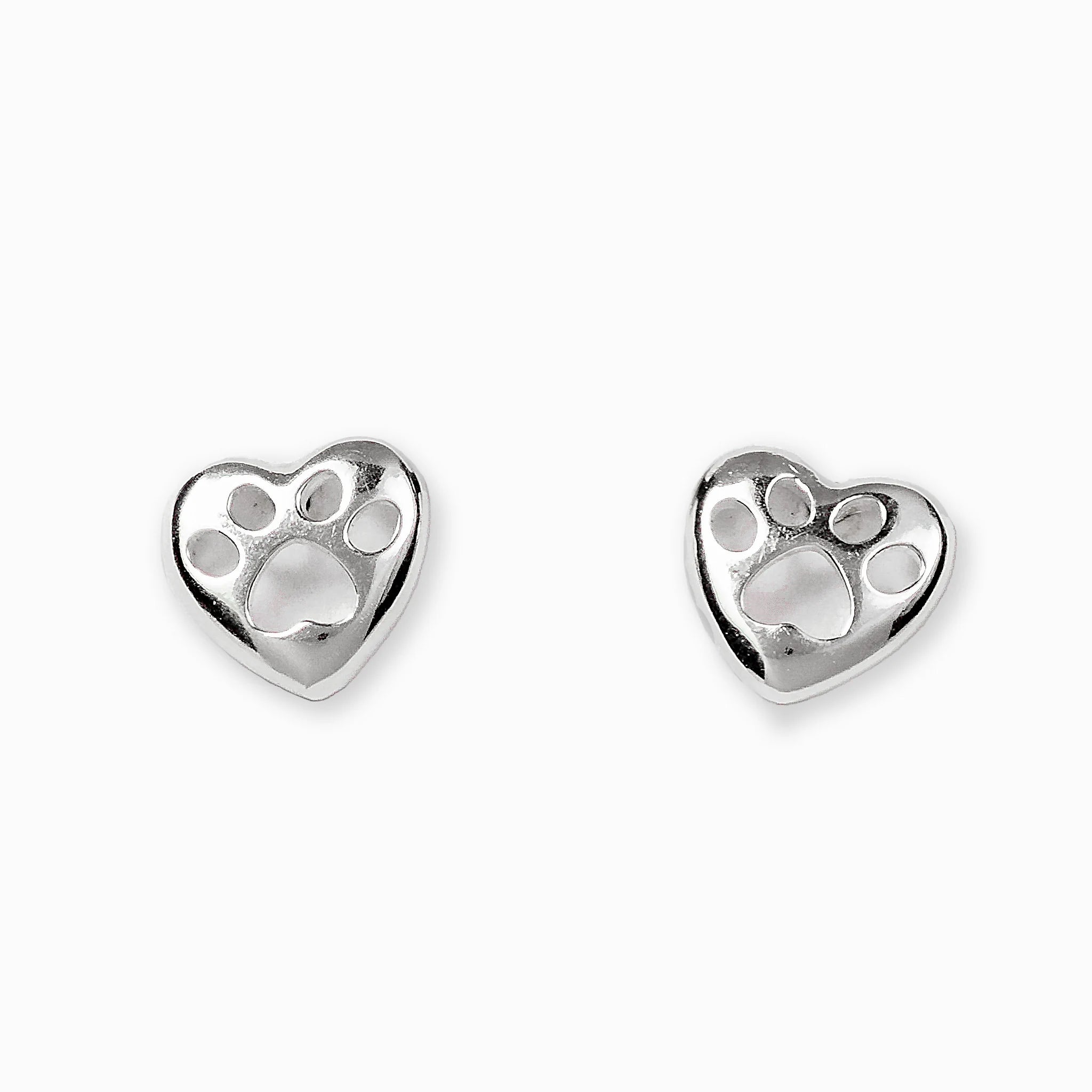 Topos de corazones huecos en plata ley 925 con cierre tipo mariposa.