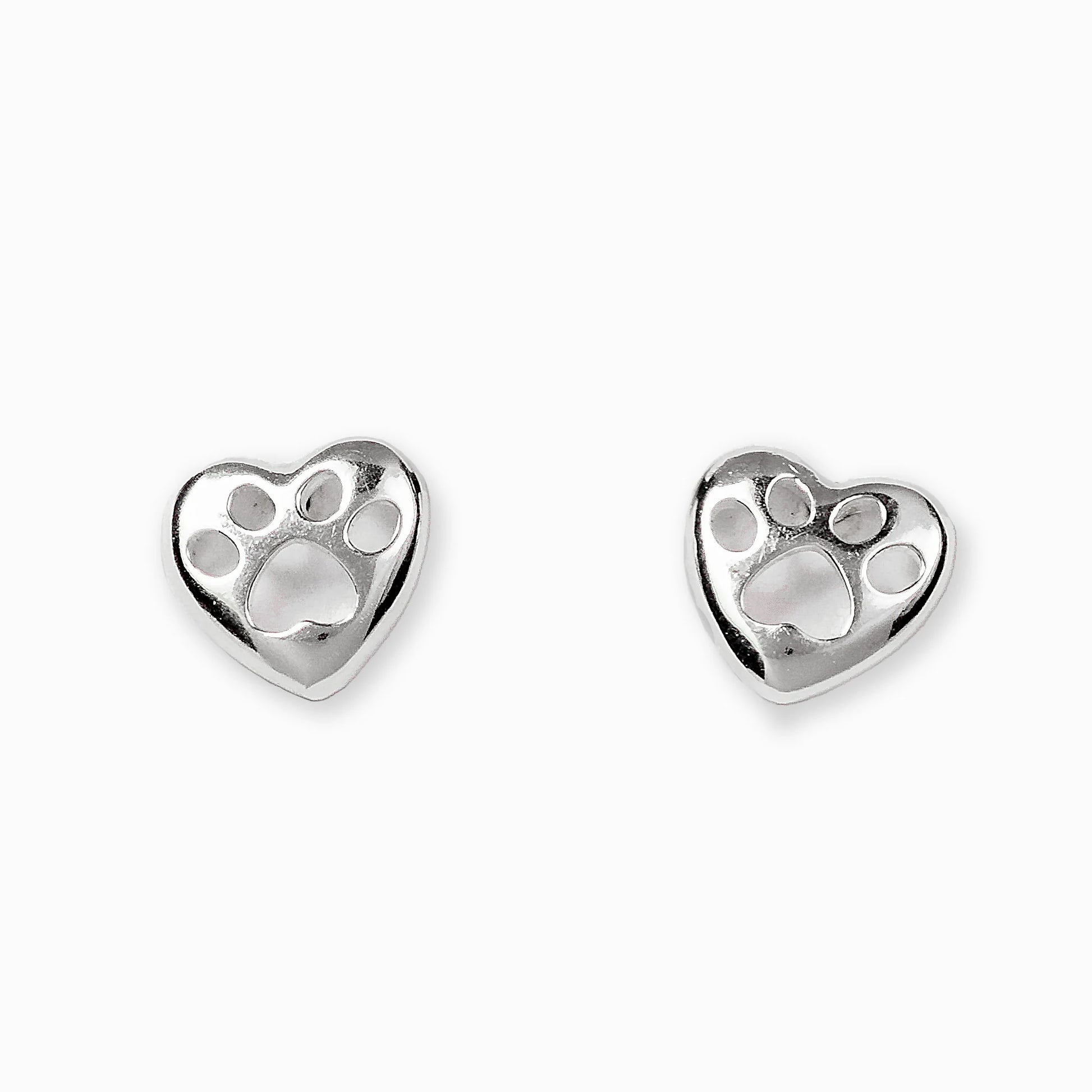Topos de corazones huecos en plata ley 925 con cierre tipo mariposa.