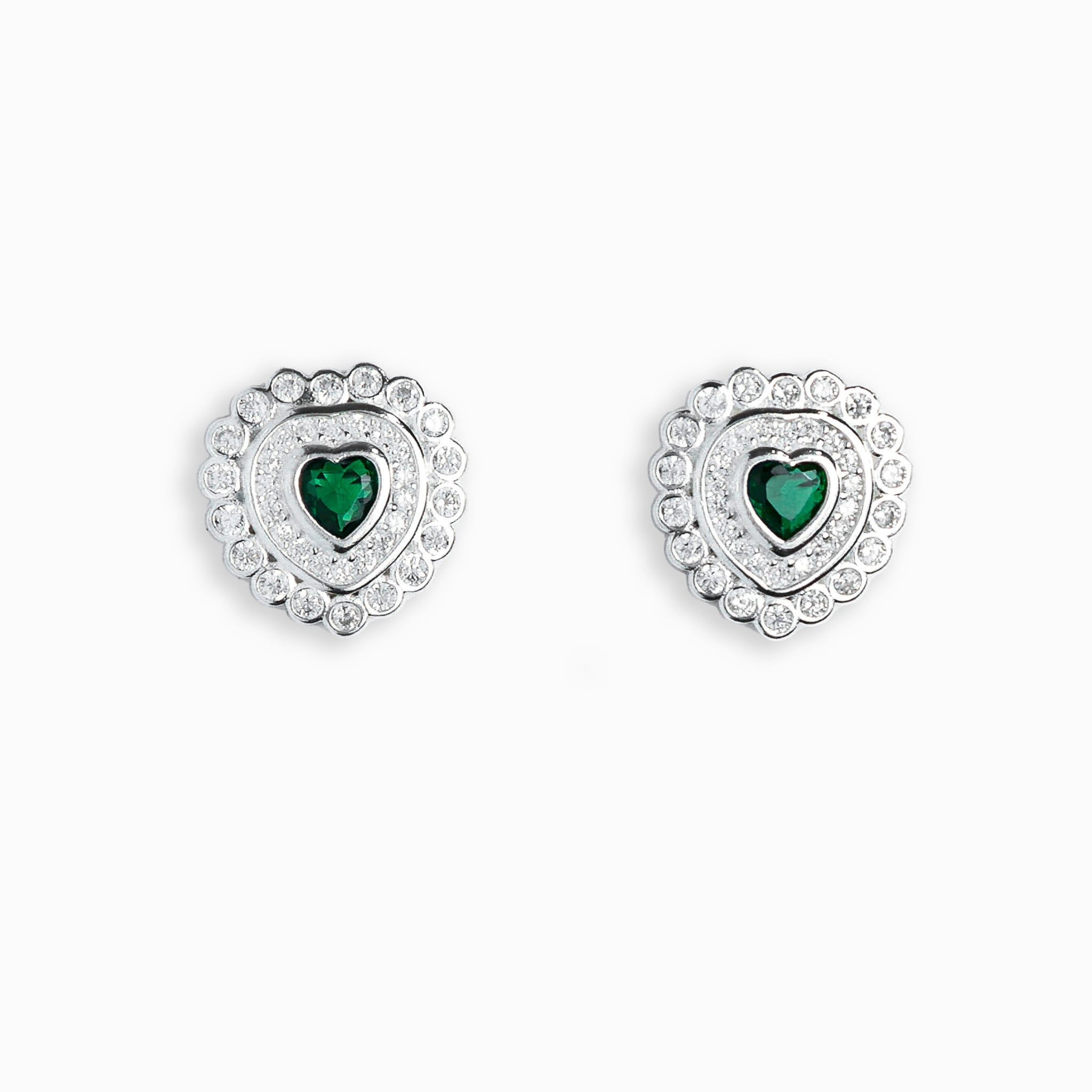 Topos de plata ley 925 con diseño de corazón y circon verde.