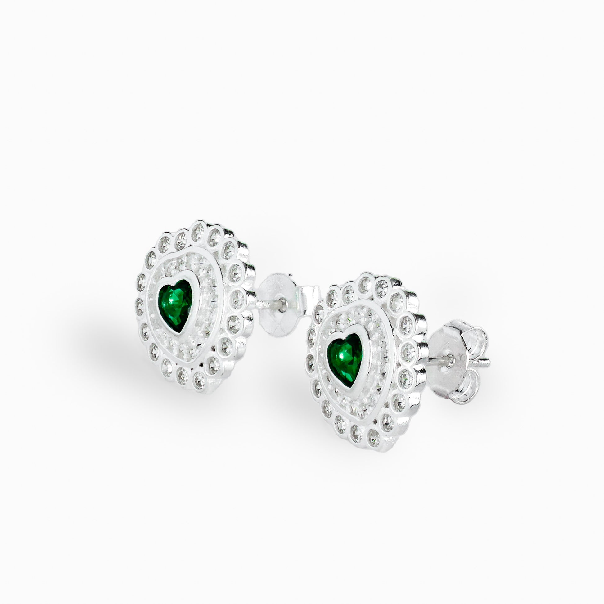 Topos de plata ley 925 con diseño de corazón y circon verde.