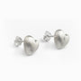 Topos en forma de corazón con acabado satinado en plata ley 925.
