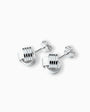 Par de aretes tipo topo con diseño de líneas entrelazadas y volumen esférico elaborados en plata ley 925 de 18 mm sobre fondo blanco.