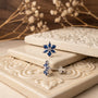 Topos florales de 8 mm en plata ley 925 con circones azules y circon blanco central