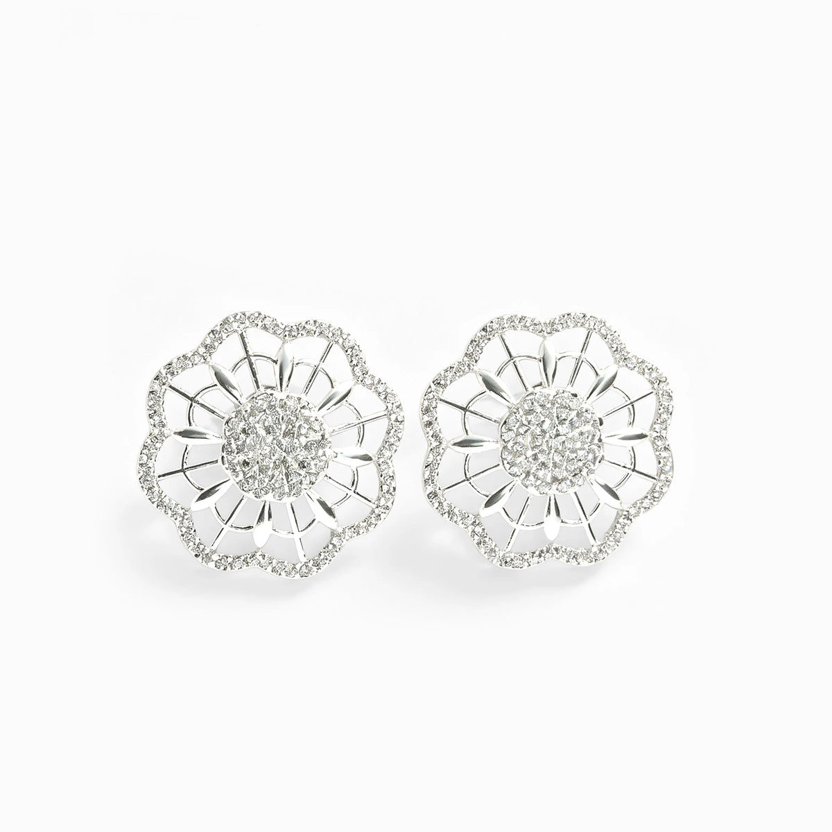 Topos floral texturizado con circones en plata ley 925 para mujer