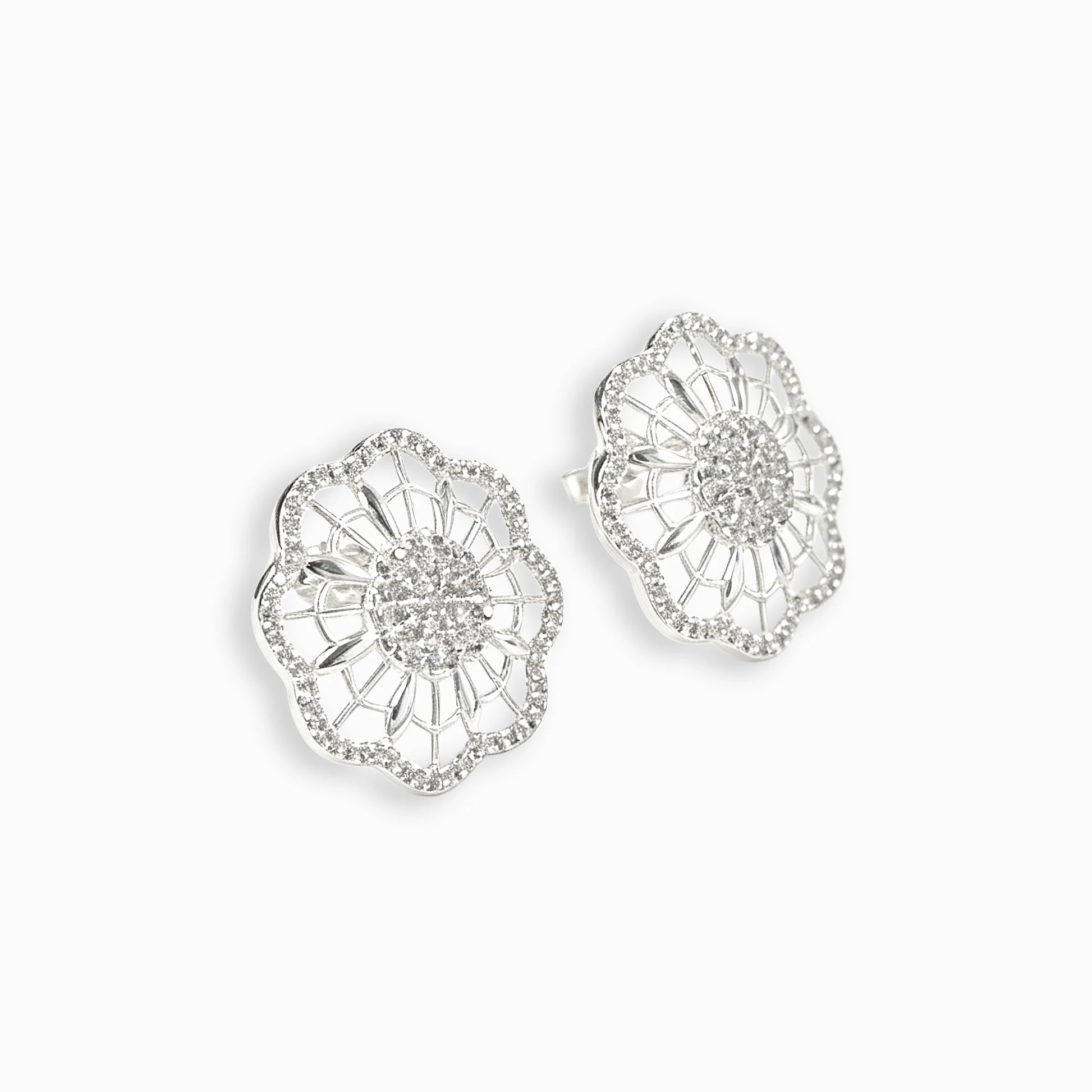 Topos floral texturizado con circones en plata ley 925 para mujer