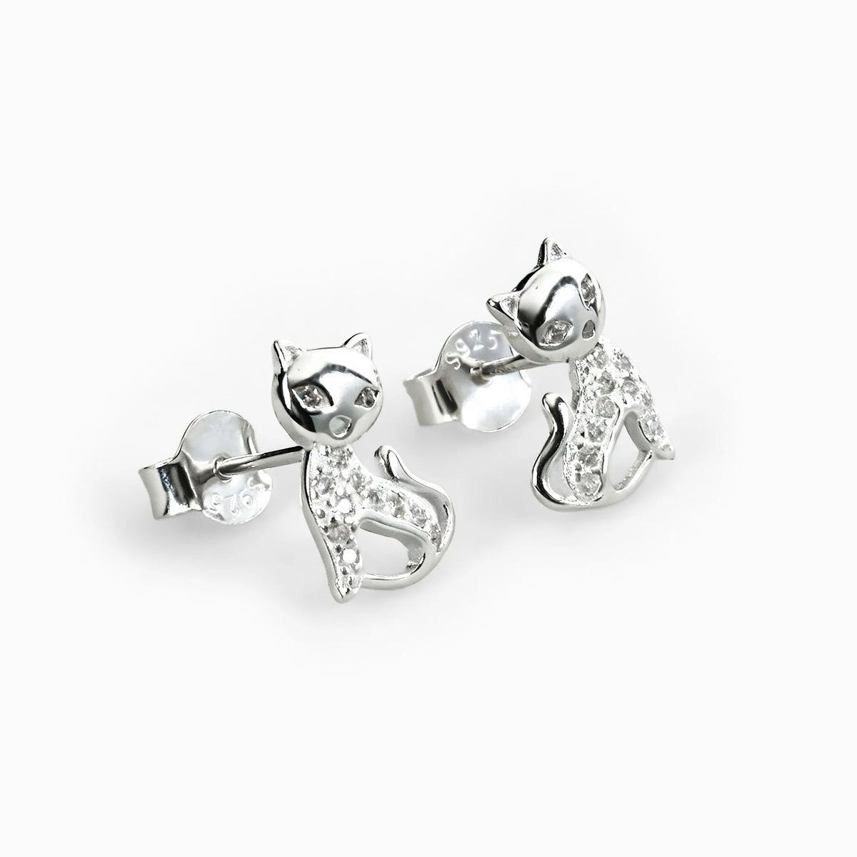 Topos con diseño de gata sentada de 10.5x7.5 mm en plata ley 925 con circones blancos