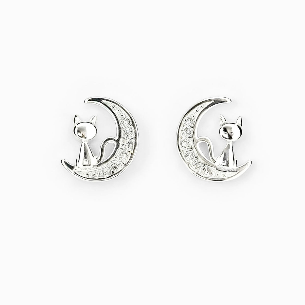 Topos de gato en la media luna de 8.5x7 mm en plata ley 925 con circones