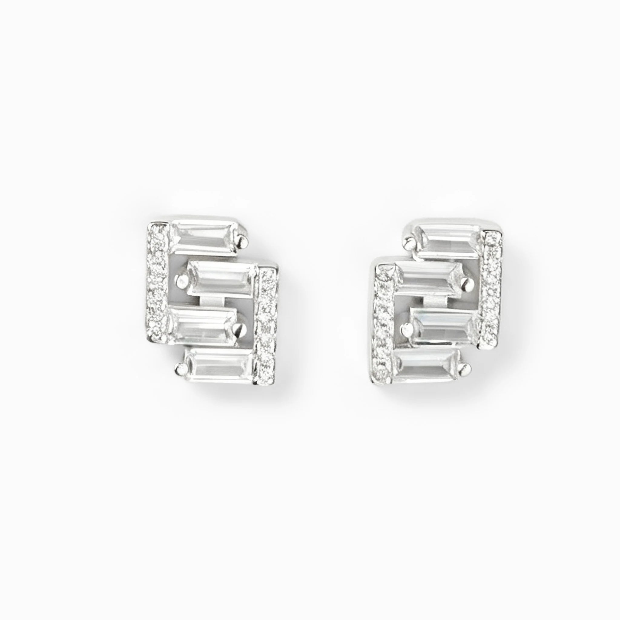 Topos geométricos en plata ley 925 con circones en corte baguette de 9.7x7.7 mm.