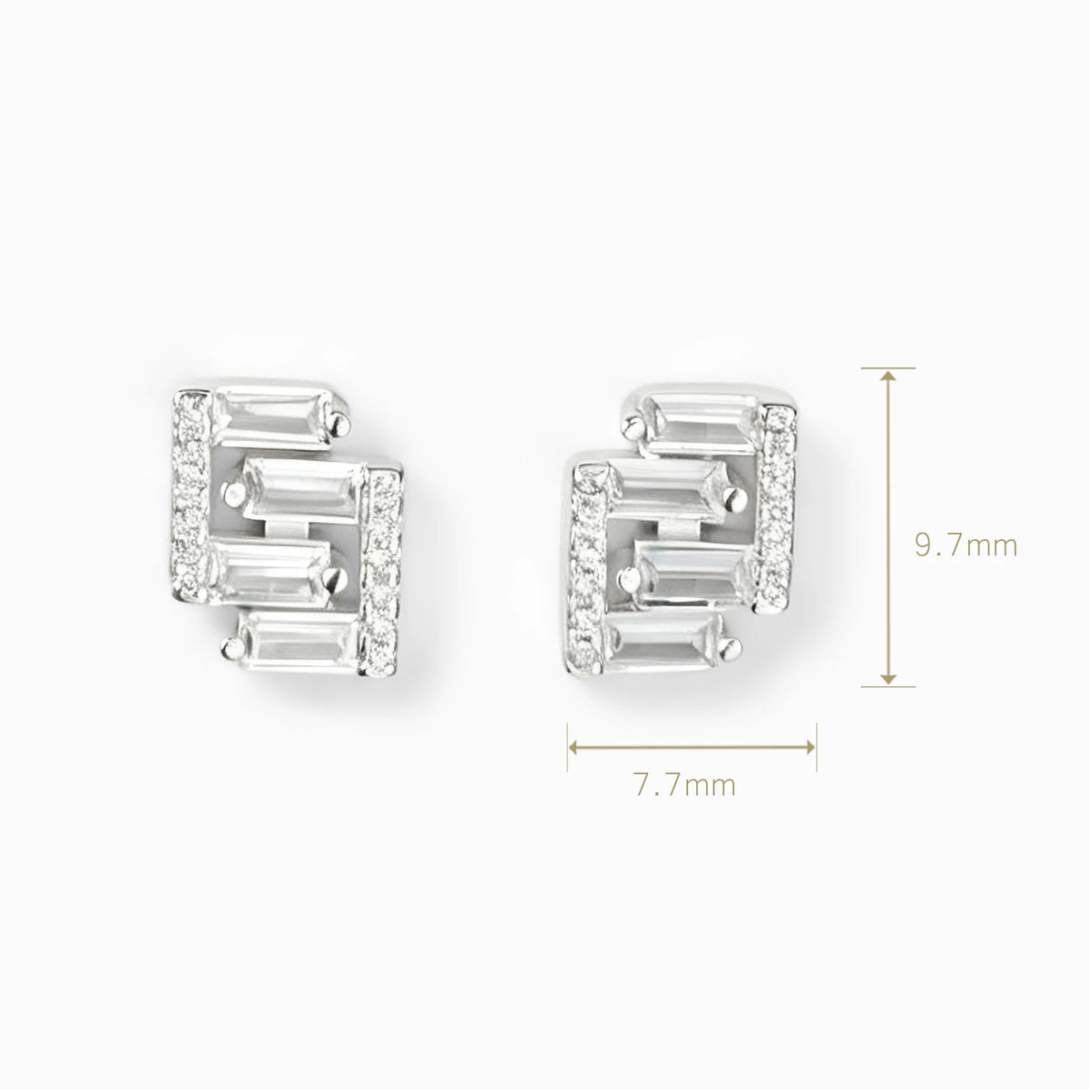 Topos geométricos en plata ley 925 con circones en corte baguette de 9.7x7.7 mm.