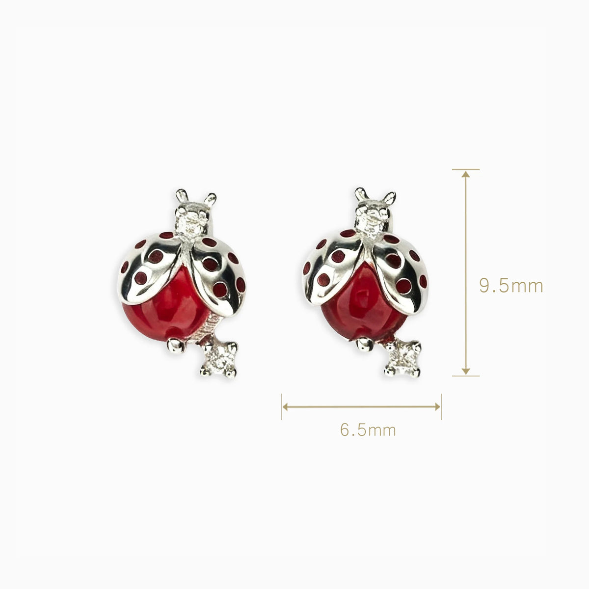 Topos con diseño de mariquita de 9.5x6.5 mm en plata ley 925 con circon en la cola