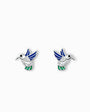 Par de aretes tipo topo con forma de silueta de pajarito en vuelo elaborados en plata ley 925 de 10 mm sobre fondo blanco.