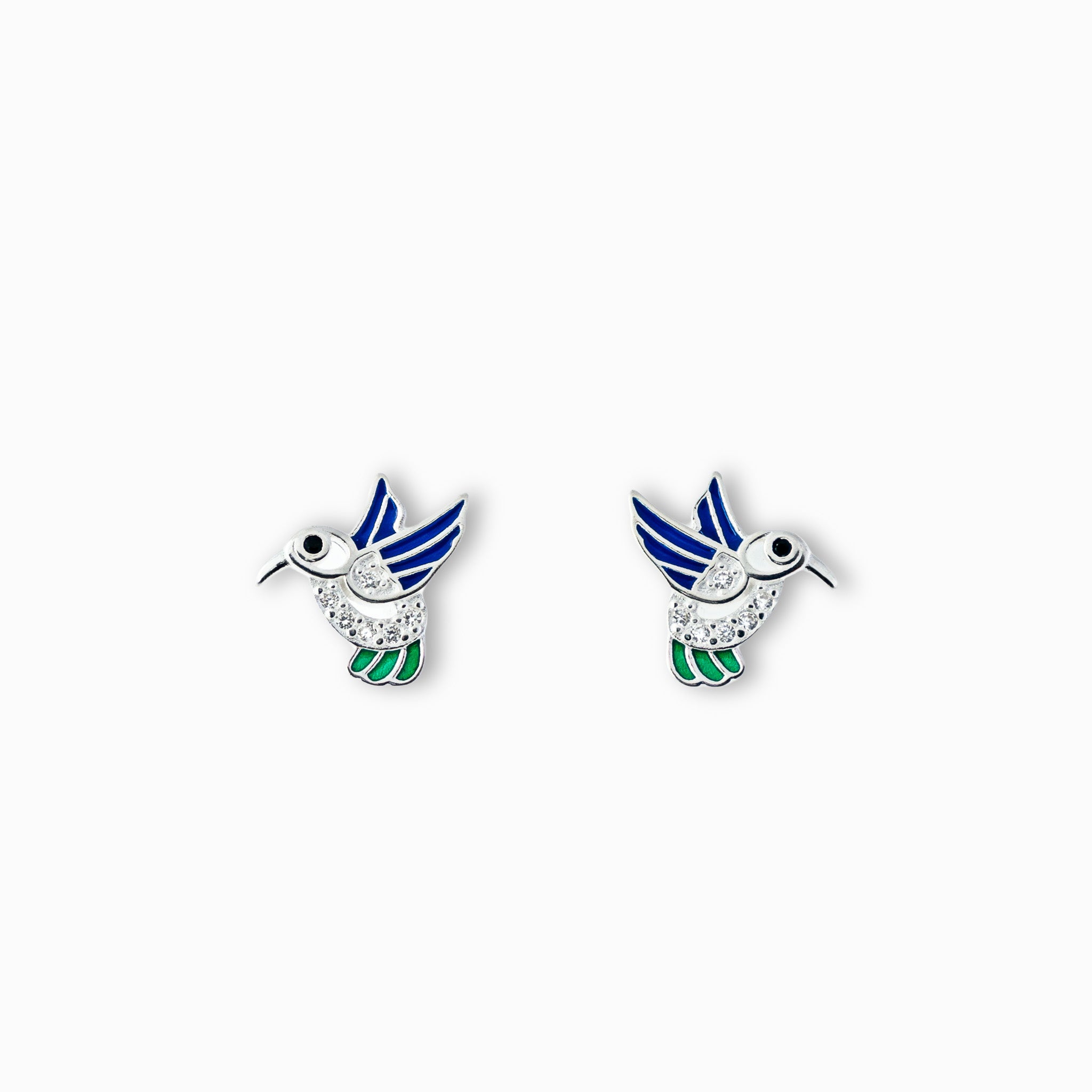 Par de aretes tipo topo con forma de silueta de pajarito en vuelo elaborados en plata ley 925 de 10 mm sobre fondo blanco.