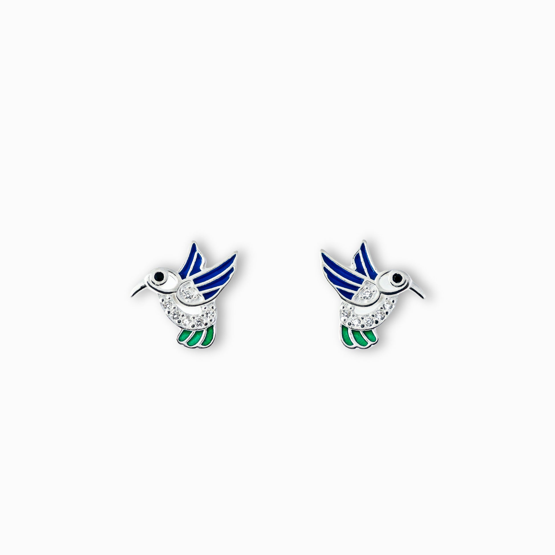 Par de aretes tipo topo con forma de silueta de pajarito en vuelo elaborados en plata ley 925 de 10 mm sobre fondo blanco.